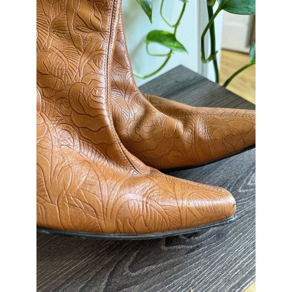 Vintage Brown Embossed Leather Ankle Boots – Size 9M - Picture 7 of 10